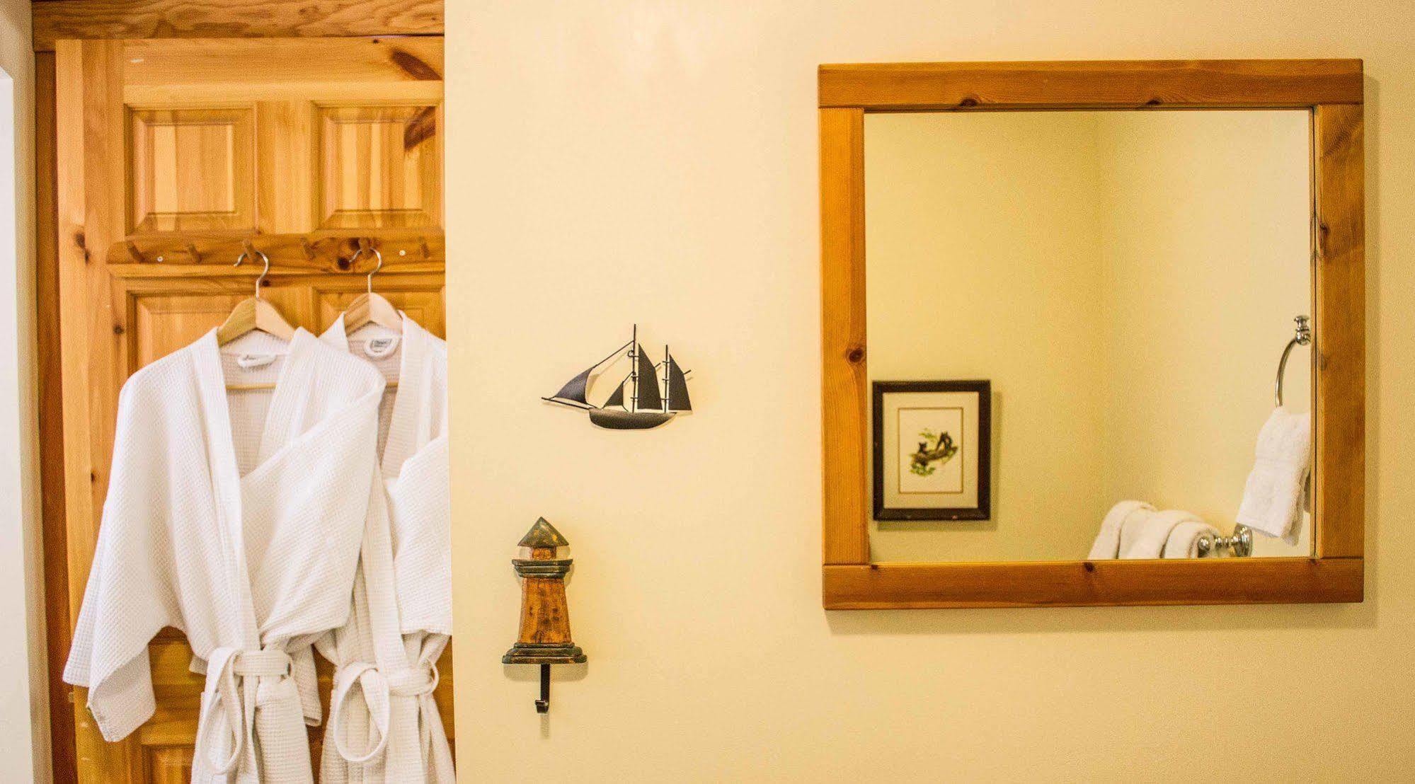Tranquility Bay Waterfront Inn Sechelt Luaran gambar